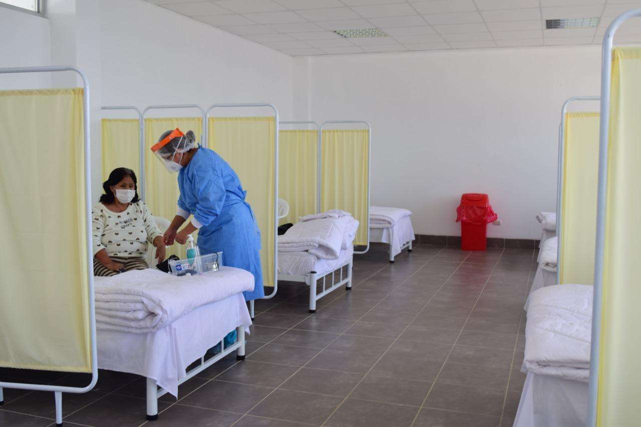 An MSF medical staff member visits a COVID-19 patient in MSF's new center for temporary isolation and oxygenation in Huacho in Huaura province.
