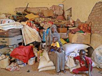 Displaced Sudanese woman with her children in Wad Madani, Sudan.