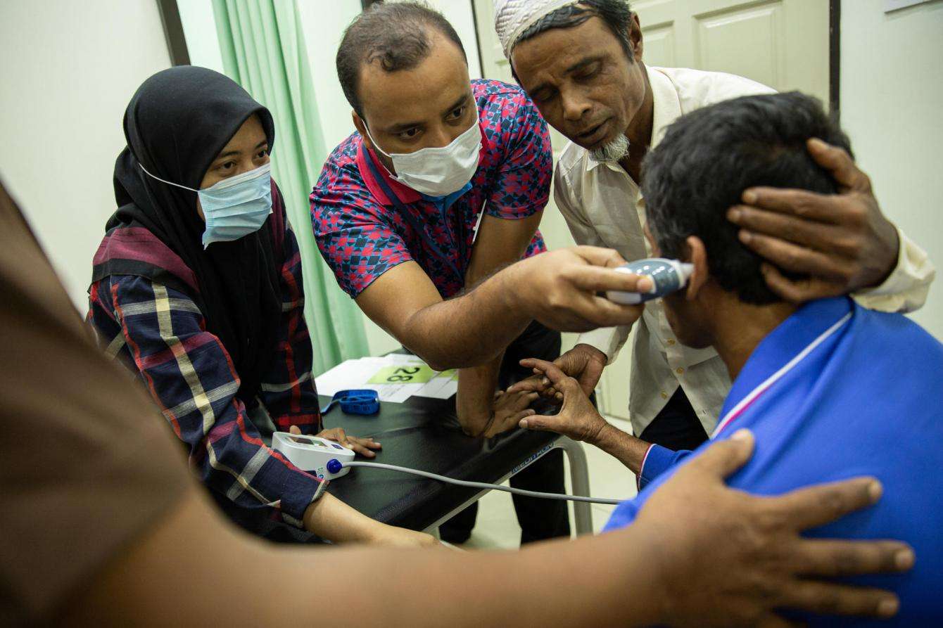 Medics examine a Rohingya patient at an MSF clinic in Penang.