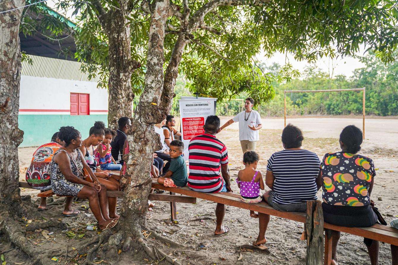 MSF health promotion manager Felipe Euzébio talks to members of the São Tomé de Tauçu community, in the rural area of the town of Portel, in the Brazilian northern state of Pará. 