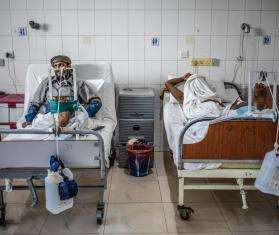 Patients in their hospital beds at MSF's Aden Trauma Hospital in Yemen.